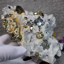 Load image into Gallery viewer, Chalcopyrite, Sphalerite & Quartz Specimen – 黄铜矿闪锌矿共生石英矿物标本