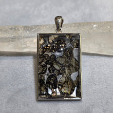 Load image into Gallery viewer, Pallasite Meteorite Pendant – 橄榄陨石吊坠