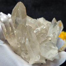 Load image into Gallery viewer, Clear Quartz Cluster Display (Green Ridge, Washington, USA) – 美国华盛顿州 Green Ridge 天然透明水晶簇矿物摆件