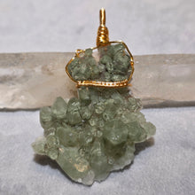 Load image into Gallery viewer, Green Phantom Mini Cluster Wire Wrapped Pendant – 绿幽灵迷你晶簇绕线吊坠