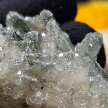 Load image into Gallery viewer, Apophyllite on Quartz Specimen (Hunan, China) – 湖南天然鱼眼石共生石英矿物标本