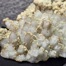 Load image into Gallery viewer, Quartz with Calcite & Actinolite Cluster (Madan Ore Field, Smolyan Province, Bulgaria) – 保加利亚马丹矿区石英方解石阳起石共生晶簇