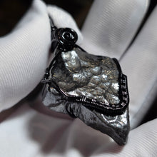 Load image into Gallery viewer, Raw Hematite Wire Wrapped Pendant – 天然赤铁矿绕线吊坠