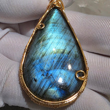 Load image into Gallery viewer, Labradorite Wire Wrapped Pendant – 拉长石绕线吊坠