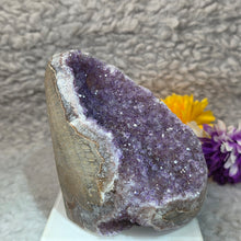 Load image into Gallery viewer, Amethyst Slab Display (Uruguay) – 乌拉圭紫水晶切片摆件