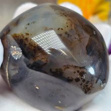 Load image into Gallery viewer, Dendritic Agate Palm Stone – 树枝玛瑙掌心石