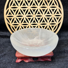 Load image into Gallery viewer, Polished Selenite Bowl Display (12cm) – 透石膏抛光能量碗摆件