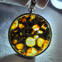 Load image into Gallery viewer, Pallasite Meteorite Pendant – 橄榄陨石吊坠