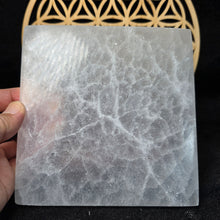 Load image into Gallery viewer, Polished Selenite Square Plate Display (14cm) – 透石膏抛光方形能量板