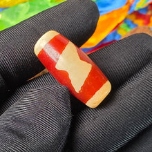 Load image into Gallery viewer, Thunder 5-Eyed Dzi Bead – 闪电五眼天珠