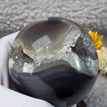 Load image into Gallery viewer, Agate Druzy Geode Display – 晶洞玛瑙晶簇摆件