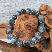 Load image into Gallery viewer, Black Flash Aquamarine Bracelet – 黑爆闪海蓝宝