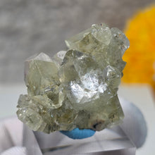 Load image into Gallery viewer, Gemmy Green Apophyllite Specimen Display – 宝石级绿色鱼眼石标本摆件