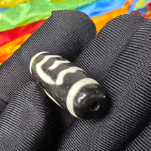 Load image into Gallery viewer, Garuda Dzi Bead – 大鹏鸟天珠