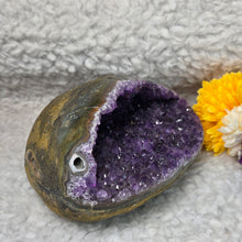 Load image into Gallery viewer, Amethyst Money Bag Display – 紫水晶钱袋子摆件