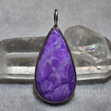 Load image into Gallery viewer, Premium Lavender Sugilite Pendant (South Africa) – 南非顶级薰衣草舒俱徕吊坠