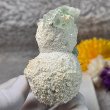 Load image into Gallery viewer, Green Apophyllite with Mesolite (India) – 印度绿色鱼眼石共生钠沸石矿标