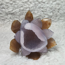Load image into Gallery viewer, Agate Lotus Flower Carving – Purity & Calm Display