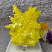 Load image into Gallery viewer, Laboratory-Grown Sulphur Crystal Cluster – 实验室培育硫磺晶簇