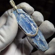 Load image into Gallery viewer, Raw Kyanite Wire Wrapped Pendant – 天然蓝晶石原石绕线吊坠