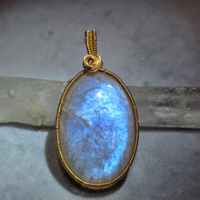 Load image into Gallery viewer, Blue Sheen Moonstone Wire Wrapped Pendant – 蓝光月光石绕线吊坠