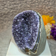 Load image into Gallery viewer, Amethyst Slab Display (Uruguay) – 乌拉圭紫水晶切片摆件