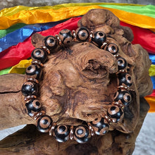 Load image into Gallery viewer, Tibetan 3 Eyed Agate Dzi Bracelet – 西藏三眼玛瑙天珠手链