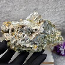Load image into Gallery viewer, Green Phantom Quartz with Brookite Cluster Display (Pakistan) – 巴基斯坦绿幽灵水晶伴板钛矿簇摆件