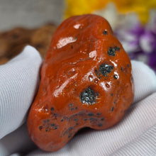 Load image into Gallery viewer, Raw Nanhong Agate – 天然南红玛瑙原石