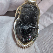 Load image into Gallery viewer, Sichuan Quartz Wire Wrapped Pendant – 四川水晶绕线吊坠