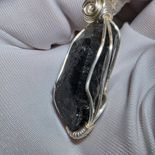 Load image into Gallery viewer, Sichuan Quartz Wire Wrapped Pendant – 四川水晶绕线吊坠