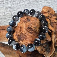 Load image into Gallery viewer, Black Flash Aquamarine Bracelet – 黑爆闪海蓝宝