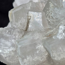 Load image into Gallery viewer, UV Fluorescent Calcite Display (Guizhou, China) – 中国贵州紫外荧光方解石摆件