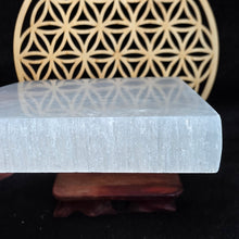 Load image into Gallery viewer, Polished Selenite Square Plate Display (12cm) – 透石膏抛光方形能量板