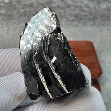 Load image into Gallery viewer, Raw Elite Shungite Specimen – 次石墨原石摆件