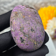 Load image into Gallery viewer, Velvet Purpurite Palm Stone (Brazil) – 巴西天鹅绒紫磷铁矿掌心石