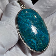 Load image into Gallery viewer, Blue Chrysocolla Pendant – 蓝色硅孔雀石吊坠
