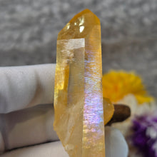 Load image into Gallery viewer, Iridescent Golden Healer Lemurian Seed (Colombia) – 哥伦比亚天然彩虹黄金疗愈师雷姆利亚种子水晶