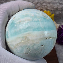 Load image into Gallery viewer, Caribbean Calcite Sphere – 加勒比海方解石圆球摆件