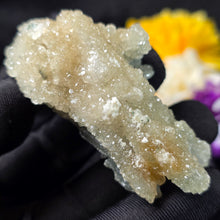 Load image into Gallery viewer, Apophyllite on Quartz Specimen (Hunan, China) – 湖南天然鱼眼石共生石英矿物标本