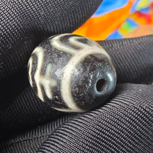 Load image into Gallery viewer, Treasure Vase Dzi Bead – 宝瓶天珠