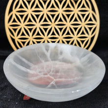 Load image into Gallery viewer, Polished Selenite Bowl Display (15cm) – 透石膏抛光能量碗摆件