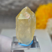 Load image into Gallery viewer, Iridescent Golden Healer Quartz Display (Uri, Switzerland) – 瑞士乌里彩虹金疗愈水晶摆件