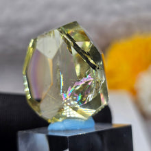Load image into Gallery viewer, Polished Citrine Azeztulite Display – 抛光黄阿赛斯特莱特摆件