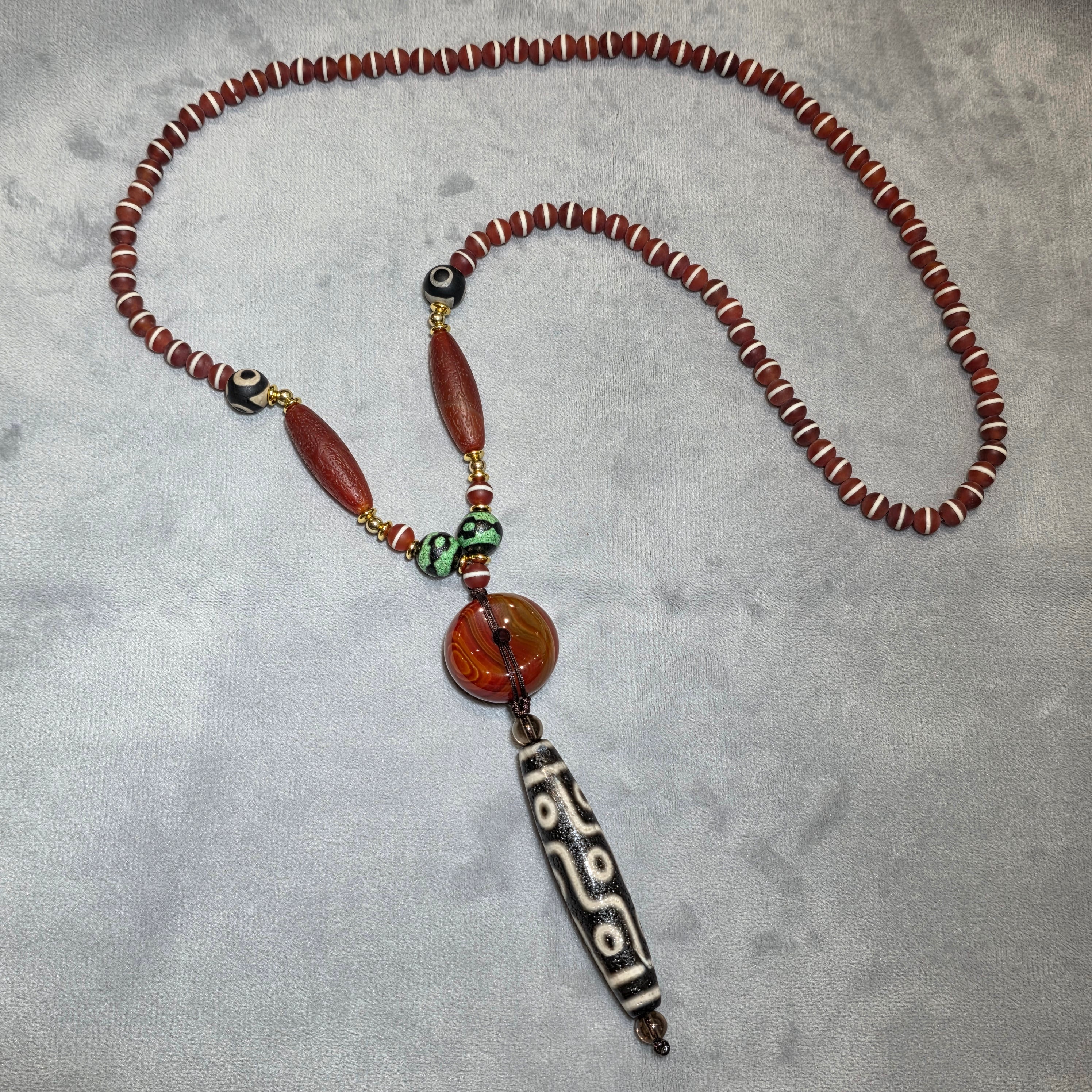 9-Eyed Dzi with Medicine Dzi Necklace – 九眼天珠药师天珠项链
