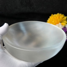 Load image into Gallery viewer, Good Grade Polished Selenite Bowl Display (15cm) – 优质透石膏抛光碗摆件