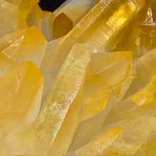 Load image into Gallery viewer, Golden Healer Quartz Cluster Display – 黄金治癒者水晶簇摆件