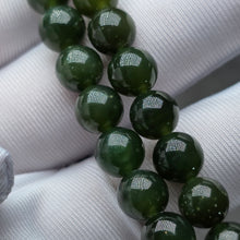 Load image into Gallery viewer, Green Nephrite Necklace – 绿色和田玉项链