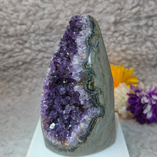 Load image into Gallery viewer, Good Grade Amethyst Slab Display (Uruguay) – 优质乌拉圭紫水晶切片摆件