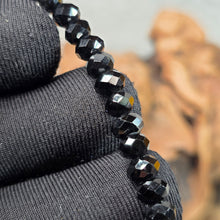 Load image into Gallery viewer, Faceted Black Spinel Bracelet – 切面黑尖晶石手链
